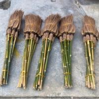 ราคา ไม้กวาดทางมะพร้าว ไม่ตัดปลายแบบหนา ขายยกมัด (10อัน/มัด) (18683814127)