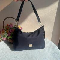 ราคา Sisley แท้ ฐาน 10 นิ้วสูง 7 นิ้ว งานผ้าคล้องไหล่ สภาพดีมากน้ำหนักเบา มีมาสายเดียว ซับในสะอาด (24588232425)