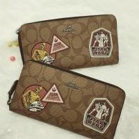 ราคา COACH STAR WARS X COACH ACCORDION ZIP WALLET IN SIGNATURE CANVAS WITH PATCHES (5911025950)