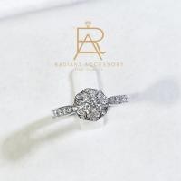 ราคา แหวนเงินแท้ฝังเพชร Moissanite 0.5 กะรัต ฝังล้อมทรงดอกไม้ และ ฝังบ่าข้าง ชุบทองคำขาว (40053385720)