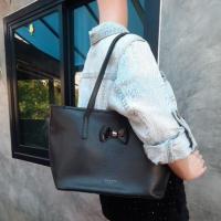 ราคา กระเป๋าสะพายข้างหนังสีดำ (43600421295)