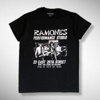 ราคา เสื้อยืดวงอย่างเป็นทางการ RAMONES - EAST VILLAGE (43855799493)