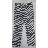 ราคา กางเกง แบรนด์ Emilio pucci ไซส์42 เอว 28" สพ 36" ยาว35" เนื้อผ้ายืดได้นิดหน่อยค่ะ (28380474547)