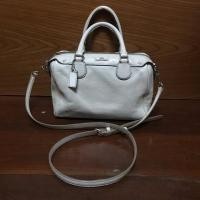 ราคา Coach หมอน มินิ แท้ 100% หนังลูกวัว สีขาว มือสอง (2048539408)