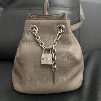ราคา กระเป๋า Michael Kors Hadley แท้ 100% ครอสบอดี้ ทรงขนมจีบ ใบเล็ก น่ารัก (6815985090)