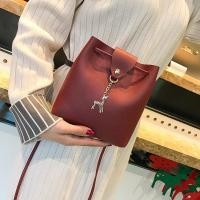 ราคา การจัดส่งที่รวดเร็ว กระเป๋าถือ กระเป๋าสะพายไหล่ หนัง PU ทรงบักเก็ต ประดับจี้รูปกวาง สีพื้น แฟชั่นสําหรับสตรี (12210711712)