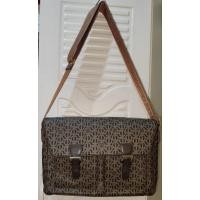 ราคา Louis Quatorze Mens Sling Bag Messenger Bag Slingbag Preloved (42151456061)