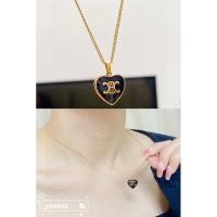 ราคา แบรนด์ใหม่ 100% ของแท้ CELINE TRIOMPHE สร้อยคอจี้หัวใจสีดำ (18184366410)