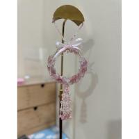 ราคา พวงมาลัยดอกไม้ประดิษฐ์สำหรับแขวนหน้ารถ พวงมาลัยหน้ารถ (27805309444)