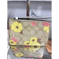 ราคา พร้อมส่ง Coach Wristlet คล้องมือ 1ซิปเล็ก ไซส์ S (23967218804)