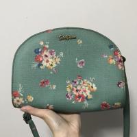 ราคา กระเป๋าสะพาย Cath Kidston มือสอง ของแท้ (6446466326)