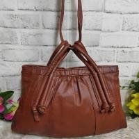 ราคา กระเป๋ามือสอง งานหนังแท้ทั้งใบ หนังนิ่ม สีสวย อะไหล่เดิมๆ สายหนังสามารถใช้งานได้3แบบ (13372321503)