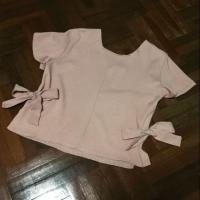 ราคา เสื้อสีชมพูผ้าฮานาโกะคอวี ผูกโบว์2ข้าง (1479665050)