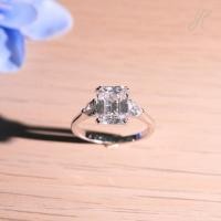 ราคา แหวน Moissanite Emerald Cut บ่าข้าง 4CT-Moissanite Emerald Cut 4CT with Side Stones (27681283404)