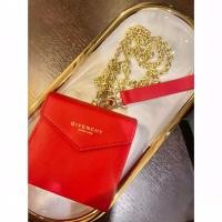 ราคา กระเป๋าเครื่องสำอางค์ จากเคาร์เตอร์น้ำหอม Givenchy Perfume ขนาด 9x10x5 cm พร้อมสายโซ่ รุ่นหนังแข็ง (14797394891)