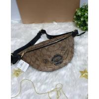 ราคา กระเป๋าคาดอก/คาดเอว COACH Belt Bag In Signature Canvas With Chelsea Animation รุ่น F76663 (5842904332)
