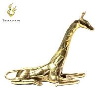 ราคา THAKRAYANG รูปปั้นตกแต่งบ้าน ยีราฟนอนทองเหลือง (408714880)