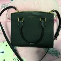 ราคา Charles & Keith กระเป๋าสะพายข้างสีดำ (4341268302)