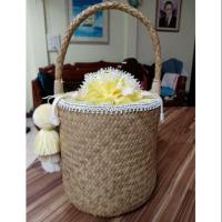 ราคา กระเป๋ากระจูดทรงถังกลมสองชั้นบุผ้ามัสลินปักลูกไม้สีเหลือง (งานใหม่ บุมือทั้งใบ) ไม่เหมือนใครแน่นอน เพราะทำใบเดียว (7531392778)