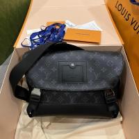 ราคา ออก shop ตอนนี้เกือบ 90,000฿ ขาย 72,000฿ กระเป๋า LOUIS VUITTON Messenger Voyager Size PM ครับ ไร้ตำหนิ เหมือนใหม่ (14874453020)