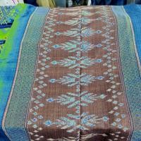 ราคา ผ้าคลุมไหล่ทอมือย้อมครามแท้ 100 % จากสกลนคร (2406566478)