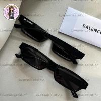 ราคา : New!! Balenciaga Sunglasses ️ก่อนกดสั่งรบกวนทักมาเช็คสต๊อคก่อนนะคะ️ (28968461137)