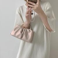 ราคา Sweet Girl Pearl Handbag Womens Fashion Versatile Pleated Crossbody Bag Cloud Bag Mini Mobile Bag (25690251351)