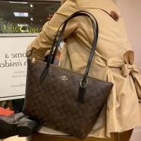 ราคา (ผ่อน 0%) ของแท้!! พร้อมส่งในไทย!! Coach Zip Tote ปากซิป ลาย C สีน้ำตาลเข้ม และ C สีน้ำตาลอ่อน (8553560449)