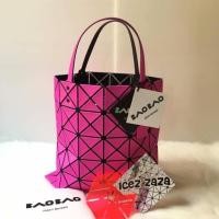 ราคา USED LIKE NEW BAO BAO ISSEY MIYAKE 6x6 BLOCK (397853953)