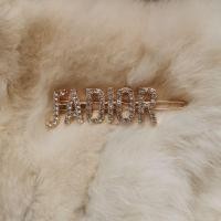 ราคา กิ๊ฟติดผม กิ๊บติดผม กิ๊ฟแบรนด์ กิ๊ฟเพชรสีทอง กิ๊ฟตัวอักษร ปั๊มแบรนด์ด้านหลัง (23515379883)