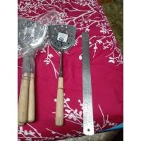 ราคา ตะหลิวสแตนเลสด้ามไม้ (ยาว) ยาว 12 นิ้ว กว้าง 3.5 นิ้ว ตะหลิว พ่อครัวจีน ด้ามไม้ มีรู (12527010481)