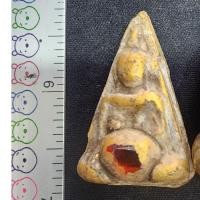 ราคา พระนางพญาสองหน้าเนื้อชินทอง ติดเม็ดพระธาตุ กรุดอยไซ (44408821016)