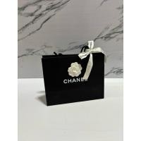ราคา ถุงกระดาษแบรนด์เนมแท้ Chanel ชาแนล กว้าง 12นิ้วมือสอง สภาพดี สะสม/ใส่กระเป๋า (44464373230)