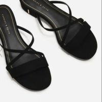 ราคา รองเท้า charles & keith สีดำ มีส้นหน่อยๆใส่ออกข้างนอกเก๋มากๆ (1032906241)