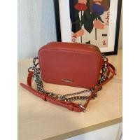 ราคา used Charles&Keith | กระเป๋าสะพายข้าง กระเป๋าผู้หญิง ของแท้ 100% สภาพใหม่มาก ใช้งานน้อย (19785200262)