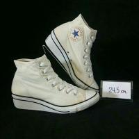ราคา Converse ของแท้มือสอง สีขาว หุ้มข้อ ทรงหายาก สภาพใหม่มาก (2086905363)