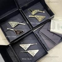 ราคา : New!! Prada Hair Clip ‼️ก่อนกดสั่งรบกวนทักมาเช็คสต๊อคก่อนนะคะ‼️ le (42700464592)