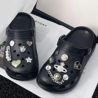 ราคา ต่างหูจุดเพชรพร้อมสัญลักษณ์หัวใจดาวห้าแฉก ตกแต่งรองเท้าด้วยลายดอกไม้แบบคล้องเข็มขัด สามารถถอดเปลี่ยนได้ (44108983005)