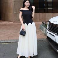 ราคา เดรสยาวปาดไหล่กระโปรงชายโค้งพอง ซิปหลังมีซับใน เนื้อผ้า ผ้ายืดร่องกระโปรงไหมอิตาลี สี เสื้อดำ กระโปรงขาว (29185348077)
