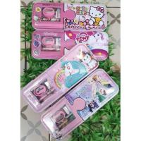 ราคา กล่องดินสอเหล็ก2ชั้น คิตตี้ เอลซ่า โพนี่ พร้อมอุปกรณ์ พร้อมส่ง (7840929617)