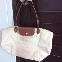 ราคา ❌sale❌ค่ะ 999฿ค่ะ Longchamp สภาพดีมากค่ะ ไซค์M หูยาวสีขาวครีมนะคะ มือสองของแท้นะคะ (1618071644)