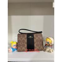 ราคา กระเป๋าคล้องมือ Coach Corner Zip Wristlet in Signature Coated Canvas 1 zip size s (26064358687)