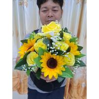 ราคา พานไหว้ครู พานงานแต่ง พานงานมงคล พานดอกกุหลาบสีเหลือง+ทานตะวันสีเหลือง 1พาน สวยๆๆ ดอกไม้แน่นๆๆ พานใหญ่ๆๆ ขนาด 22*16*19CM (41008479971)