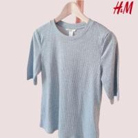 ราคา [มือสอง] เสื้อยืด​ H&M ผ้าร่อง​เนื้อบาง​ แขน2ส่วน​ ไซส์​ M​ ของแท้​ (15578594653)