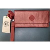 ราคา กระเป๋าสตางค์ใบยาว Kipling dark maroon metallic rubi (21609172765)