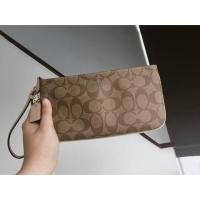 ราคา ขาย COACH #F65748 LARGE WRISTLET IN SIGNATURE #Brown มือสอง ไร้ตำหนิ (2580097198)