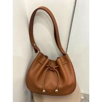 ราคา [โค้ดลด 20% ลดสูงสุด 2000.-] MUVA MU-1001 Fufu Crossbody Bag กระเป๋าสะพายข้างหนังแท้ (28460841520)