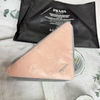 ราคา กระเป๋าเหมือนขนมปังSizzler กระเป๋าซิป Prada Triangle Clutch Bag Cosmetic Pouch Pink & Black NEW (42306208270)