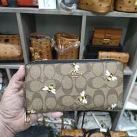 ราคา used coach ซิปรอบ ลายผึ้ง (18045957248)