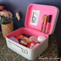 ราคา BG98 กระเป๋าเครื่องสำอางทรงกล่อง Vanilla in love พร้อมหูหิว สีเงิน (29102903757)